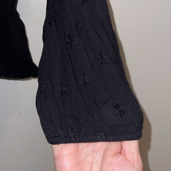 🌹SUNDAY BEST CROP EMBROIDERED TOP - Picture 4 of 9